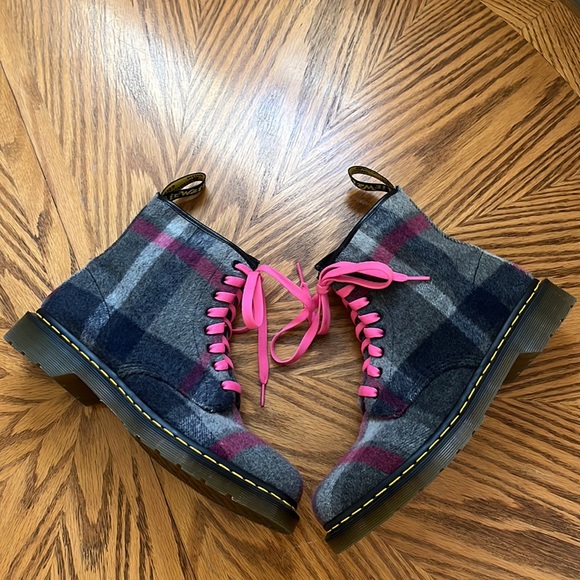Custom Dr Martens Castel Boots Pink & Gray Plaid Wool Custom Pink Laces Size 10 - Picture 10 of 15